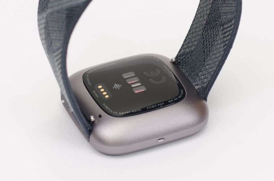 Fitbit Versa 2 – Sensoren auf der Rückseite