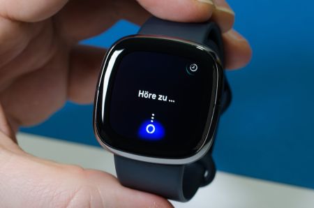 Amazon Alexa auf Fitbit Versa 3