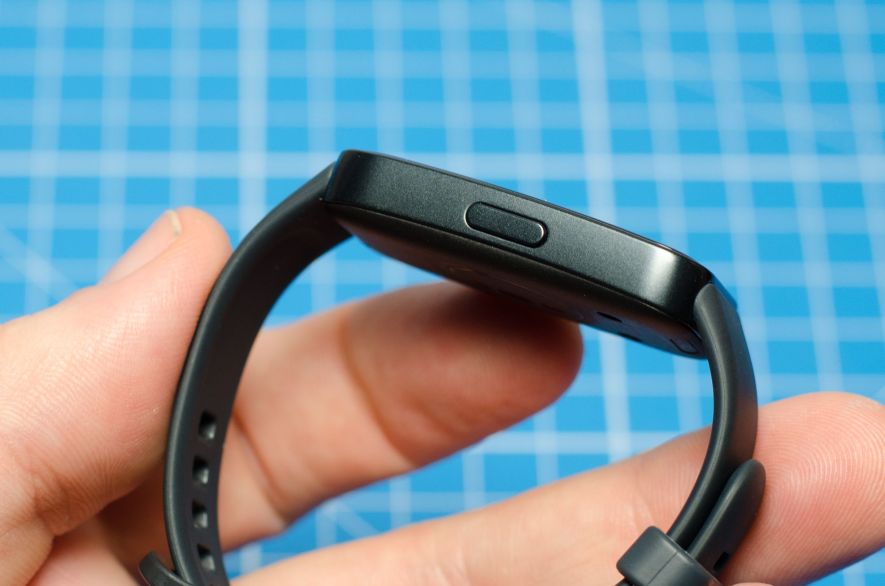 Schmales Profil des Huawei Band 8