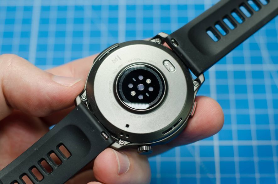 Rückseite der Balance 2 mit PPG-Sensoren
