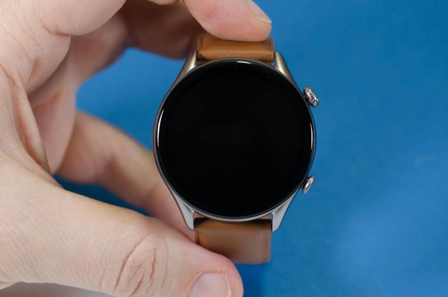Smartwatch im Design analoger Uhren