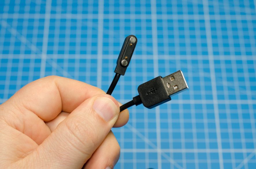 2-poliges Ladekabel mit USB-A-Anschluss