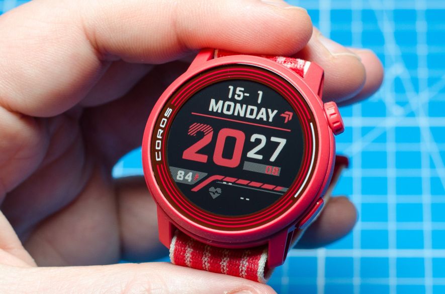 Watchface of the Coros Pace 3 with black background and red accent color