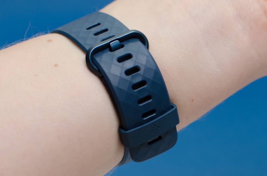 Fitbit Charge 4 – Armband für stärkere Handgelenke