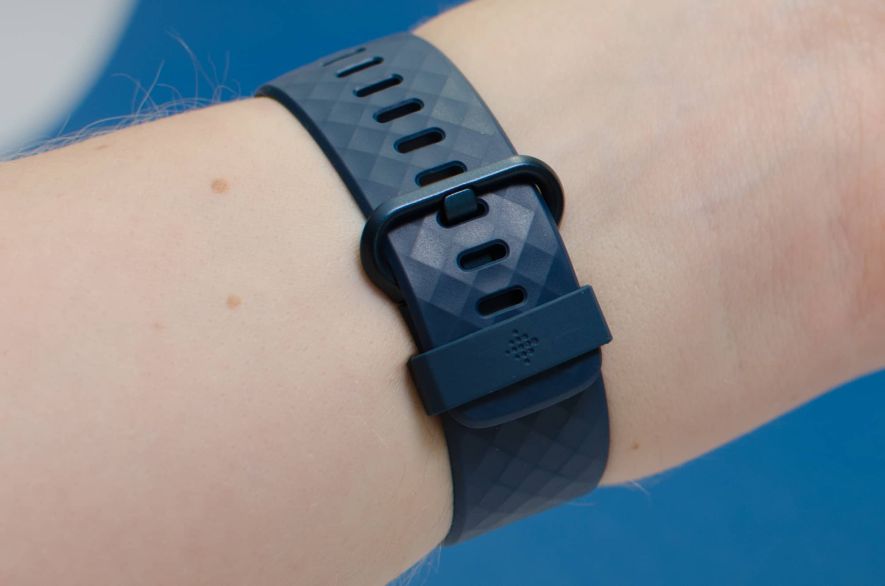 Fitbit Charge 4 – Armband für schmale Handgelenke