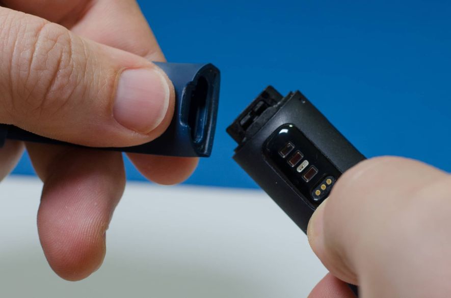 Fitbit Charge 4 – Schnellverschluss für Armbandwechsel