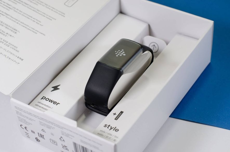 Fitbit Charge 5 geschützt durch Display-Folie