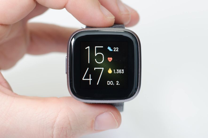Fitbit Versa 2 – Watchface bei aktiviertem Display