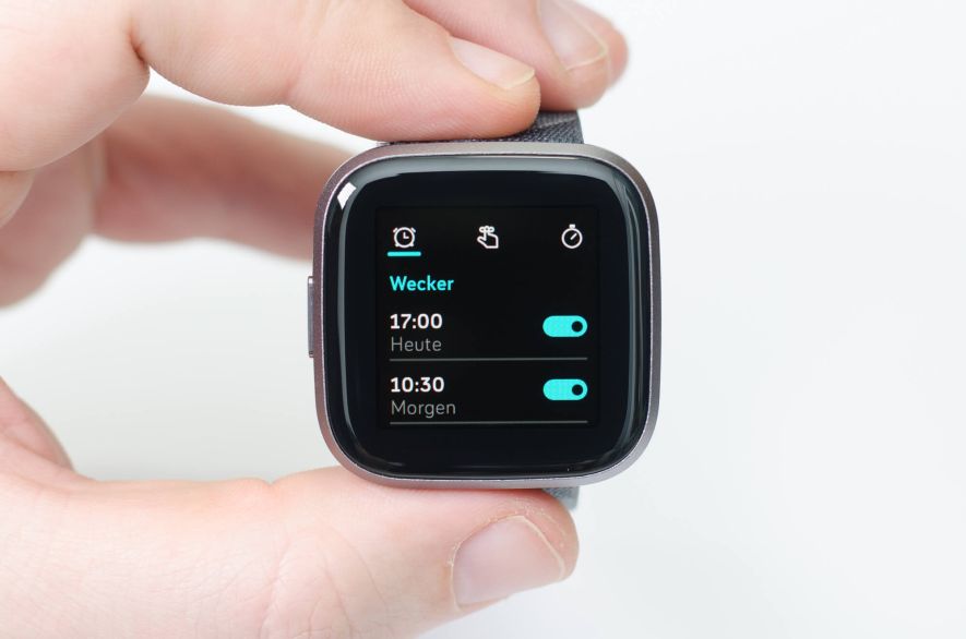 Fitbit Versa 2 – Zwei Weckzeiten per Amazon Alexa