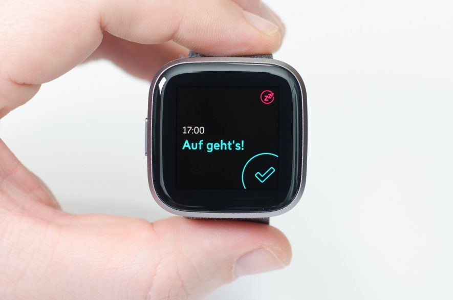 Fitbit Versa 2 – Erinnerung per Vibration und Akkustiksignal