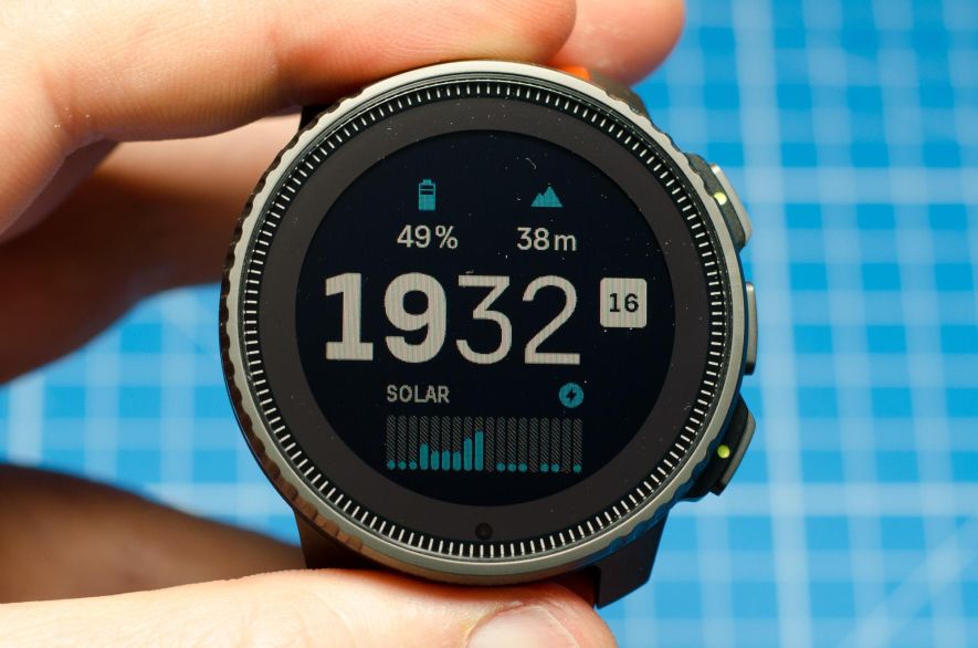 Standard-Watchface der Suunto Vertical Solar