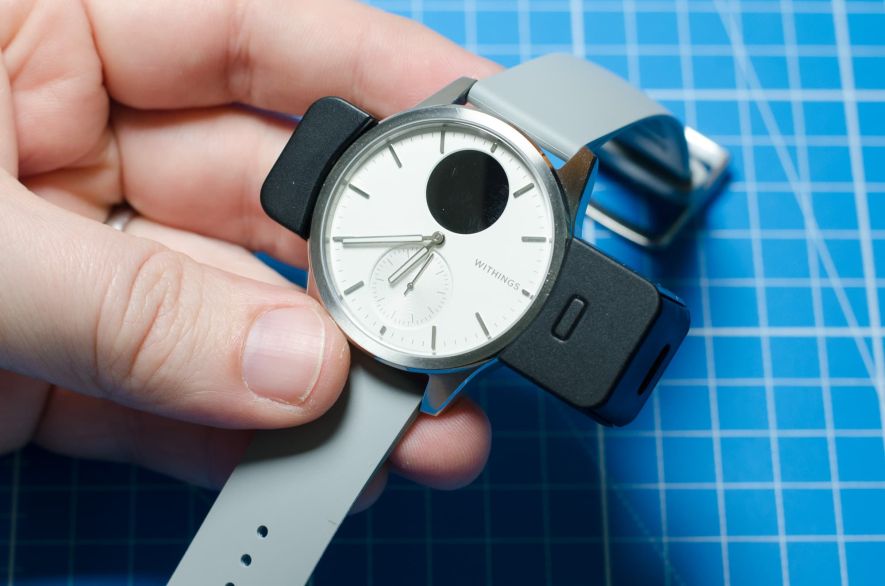 Ladeschale mit USB-C- auf USB-A-Kabel Ladeschale mit USB-C- auf USB-A-Kabel