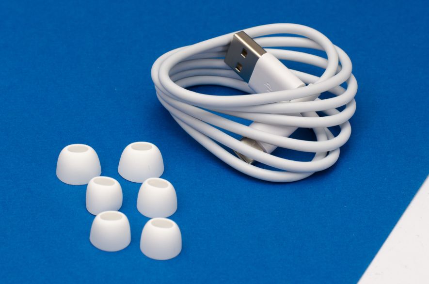 Huawei Freebuds 3i – Silikonstöpsel und Ladekabel