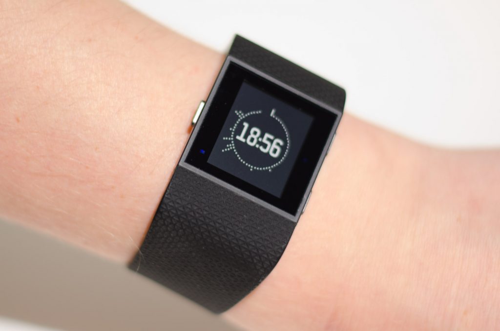 Fitbit Surge - Konstrastreiches Display