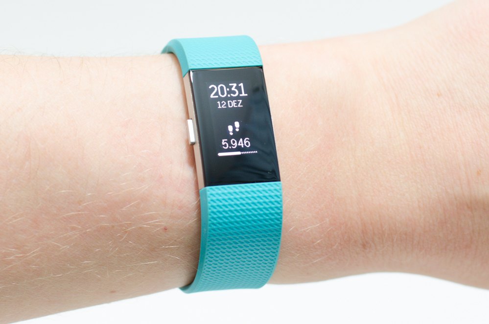 Fitbit Charge 2 - Fitnessarmband am Handgelenk