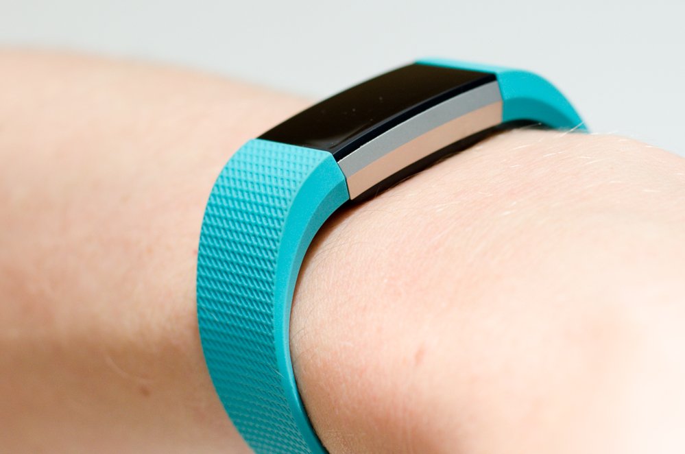 Fitbit Charge 2 - Fitnessarmband am Handgelenk