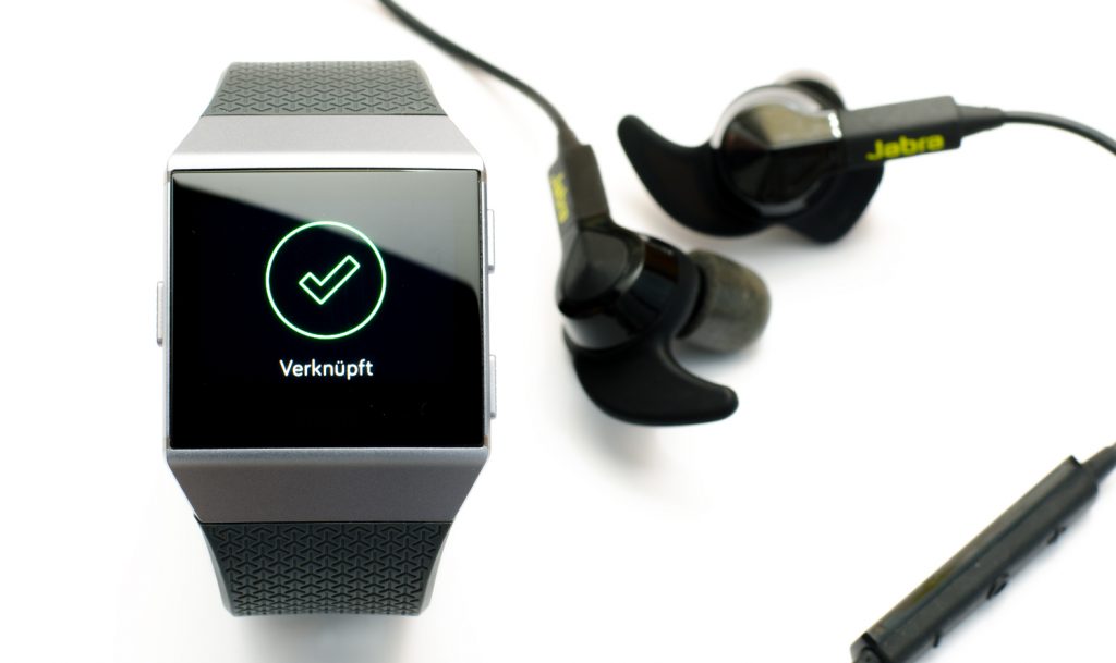 Fitbit hotsell ionic strava