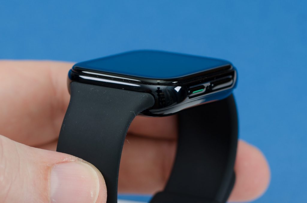 Gebogenes Display der 46-mm-Variante Gebogenes Display der 46-mm-Variante